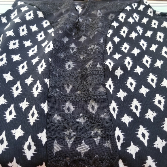 Lily Rose Black and White Tank Size Medium - Picture 6 of 7